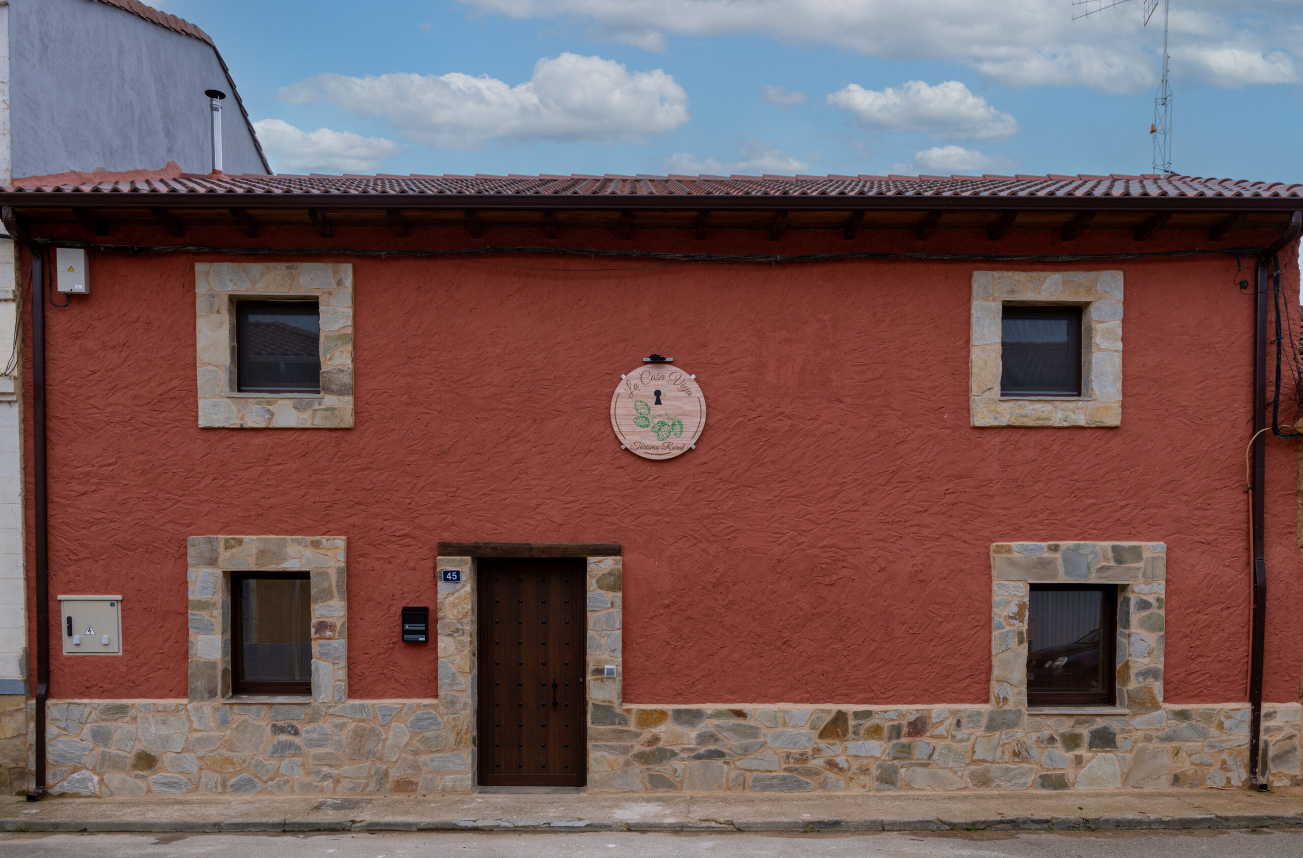 Fachada de la casa rural